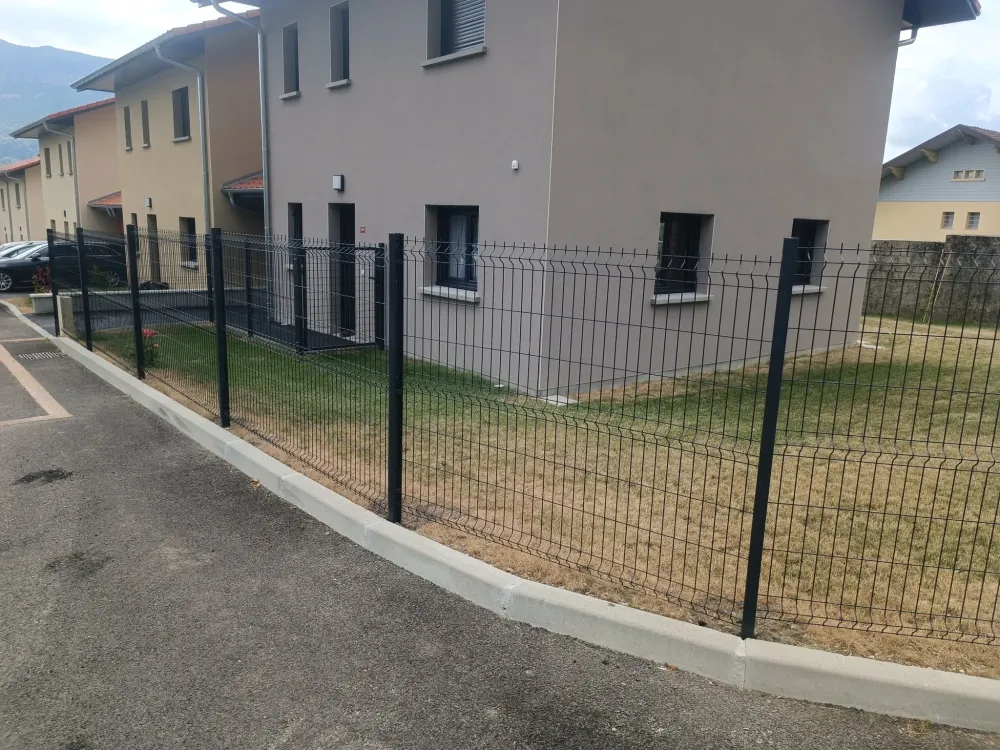 Photo a mettre a la place de cloture et portaill